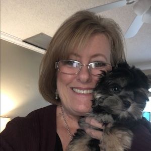 Meet your Posher, Lora